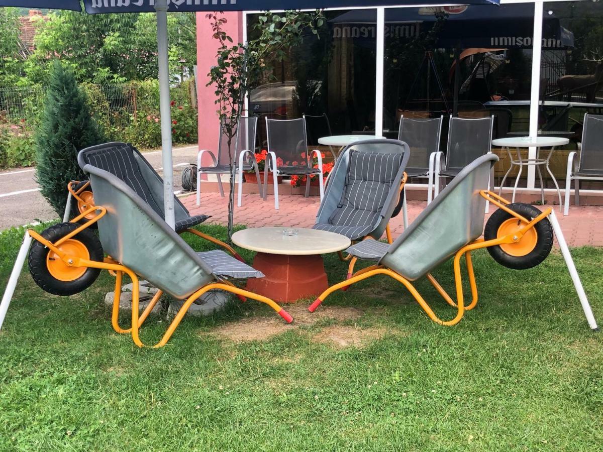Pensiunea Mara Baiculesti Exteriör bild